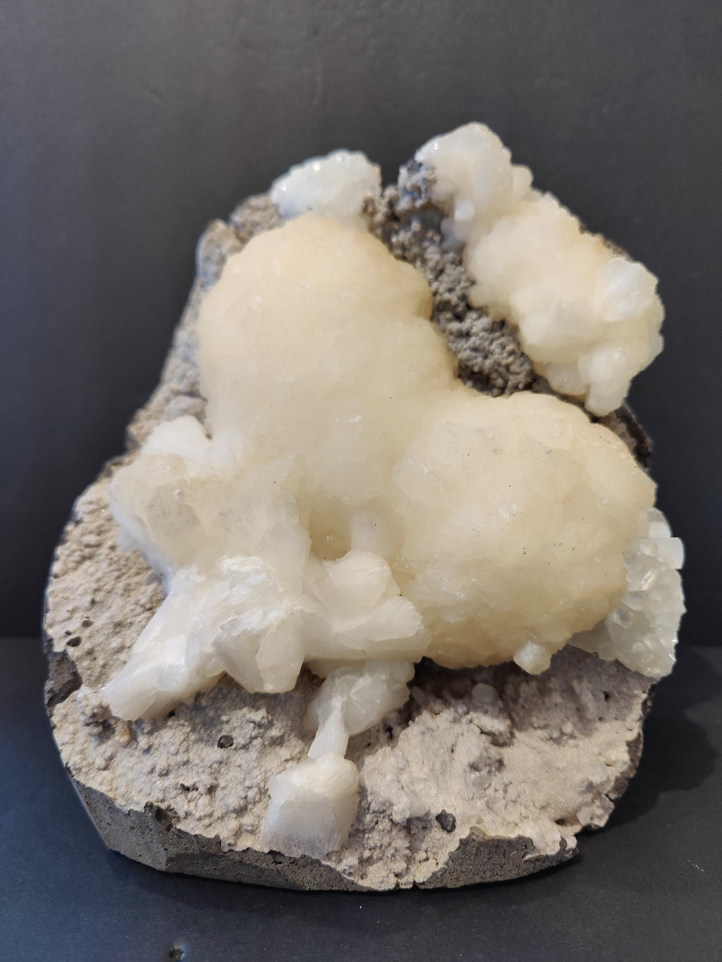 Stilbite "Heart" with Clear Apophyllite Cabinet Specimen 4,735g